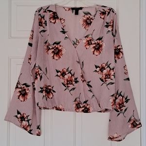 Forever 21 floral v-neck striped top. Size L.